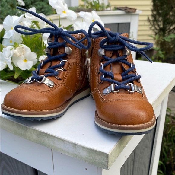 Baby Gap toddler size 7 Hiker Boot 
Very good condition - Picture 1 of 7
